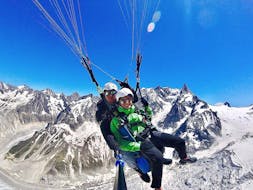A tourist is doing a Tandem Paragliding Flight in Plan de l'Aiguille - Freestyle with Air Sports Chamonix.