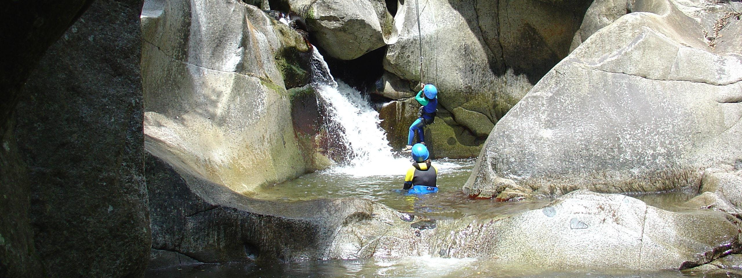A woman is enjoying the Warm Water Canyoning in Thuès Canyon
