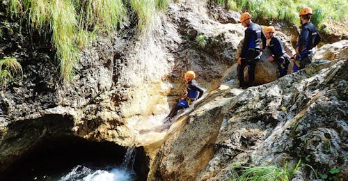 Canyoning classique dans les gorges de Sušec près de Bovec avec Soča Rafting Photo du canyoning classique dans les gorges de Sušec près de Bovec avec Soča Rafting.