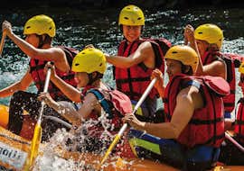 Intermediate Rafting on the Garonne River with H2O Vives Pyrenees A group is paddling activly while laughing on their raft during the activity Rafting on the Garonne for Intermediary levels with H2O vives.