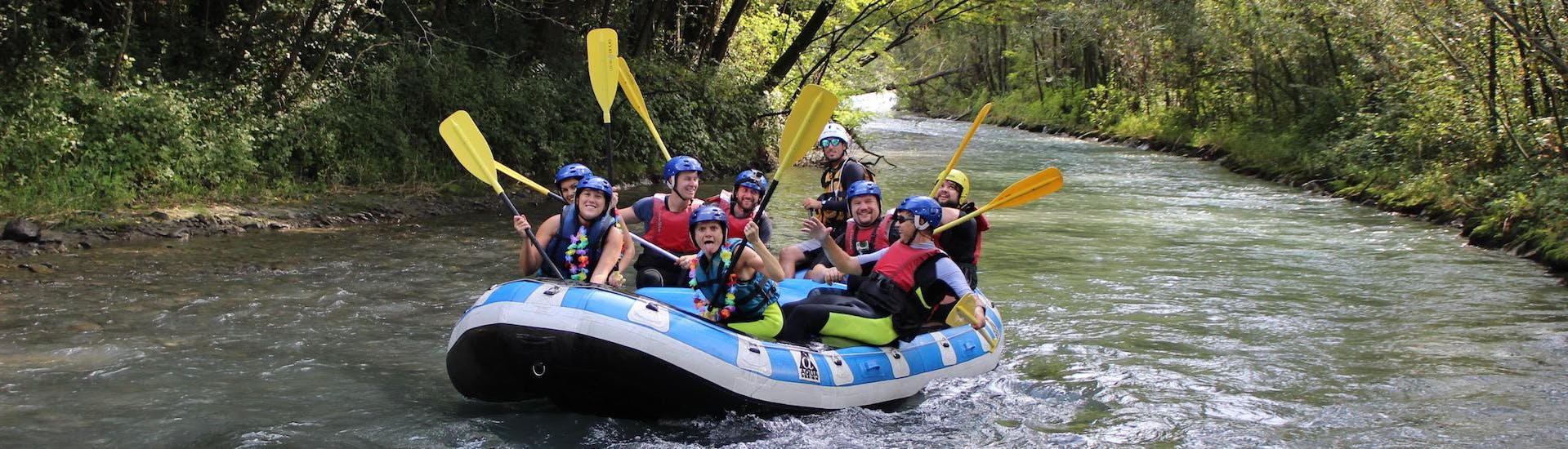 I partecipanti dell Rafting Classic sul fiume Adda con Indomita Valtellina River si stanno divertendo molto.