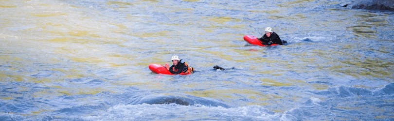 Un partecipante si diverte durante l'Hydrospeed Fun sull'Adda con Indomita Valtellina River.