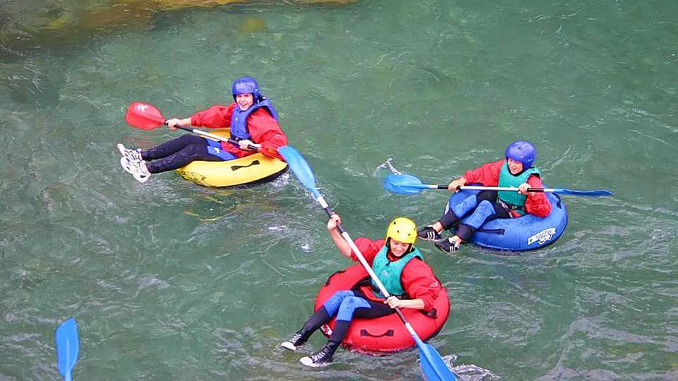 Tubing auf der Iller in Immenstadt im Allgäu mit MB Events & Adventures Allgäu & Bodensee Personen genießen Tubing auf der Iller in Immenstadt im Allgäu mit MB Events & Adventures Allgäu & Bodensee.