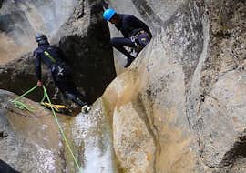 Technical Canyoning in Oô Canyon with H2O Vives Pyrenees Two people are abseiling in the Canyon d'Oô during the Canyoning Technical with H2O vives.