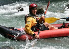 Kayak e canoa di media difficoltà a Château d'Oex - Vanel Canyon con Rivières et Aventures Château-d’Oex Kayak e canoa di media difficoltà a Château d'Oex - Vanel Canyon con Rivières et Aventures Château-d’Oex.