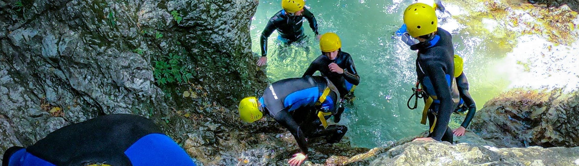 Canyoning dans le canyon de Sušec pour débutants.
