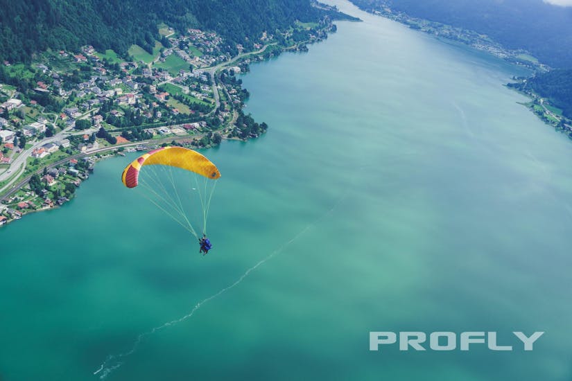 Tandem paragliding over a lake during Tandem Paragliding in Carinthia - Steer On Your Own with Best Place - Flieger Base Villach