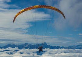 Hoch über den Wolken beim Tandem Paragliding in Kärnten - Thermik Flug mit Best Place - Flieger Base Villach