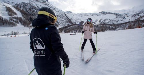 Lezioni private di sci per adulti per principianti con Ski school Ski Zenit Saas-Fee Lezioni private di sci per adulti per principianti con Ski school Ski Zenit Saas-Fee.