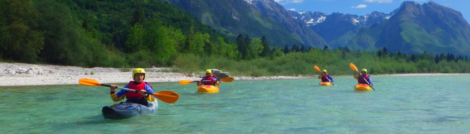 A group of people during the Guided Kayak Tour on the Soča River with Top Rafting Bovec.