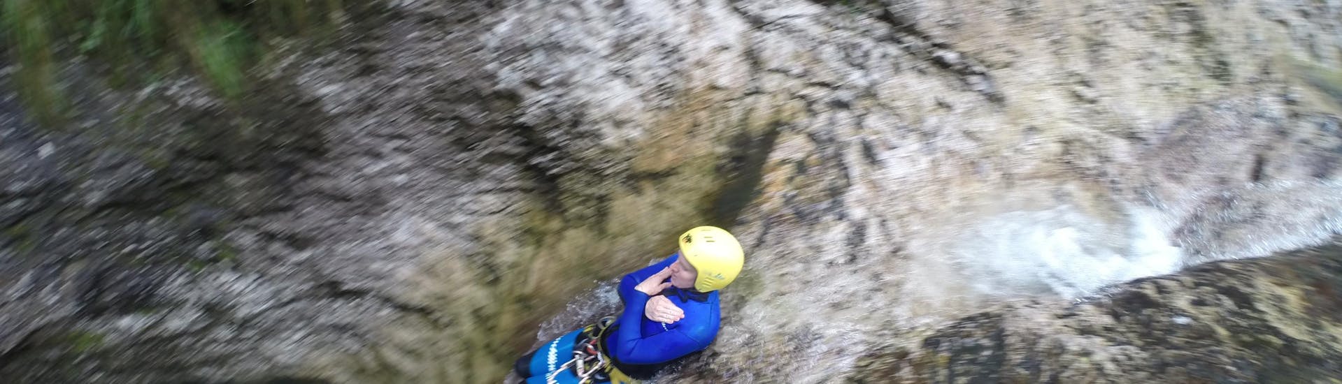 A young girl is experiencing overwhelming feelings during the Canyoning dans les gorges de Sušec dans la vallée de la Soča avec TOP Rafting Centre Bovec.