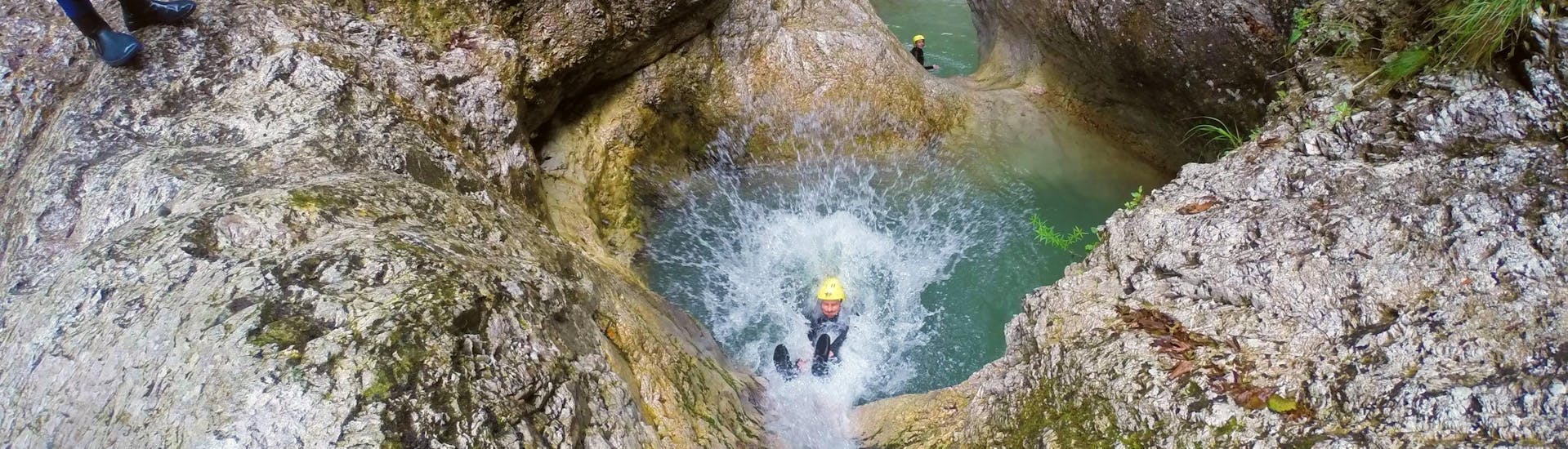 Canyoning nella gola Kozjak per avventurieri.
