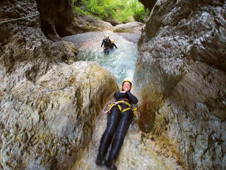 Un'esperienza straordinaria durante il canyoning nella Gola di Sušec per gruppi (da 8 persone) con il TOP Rafting Centre Bovec.