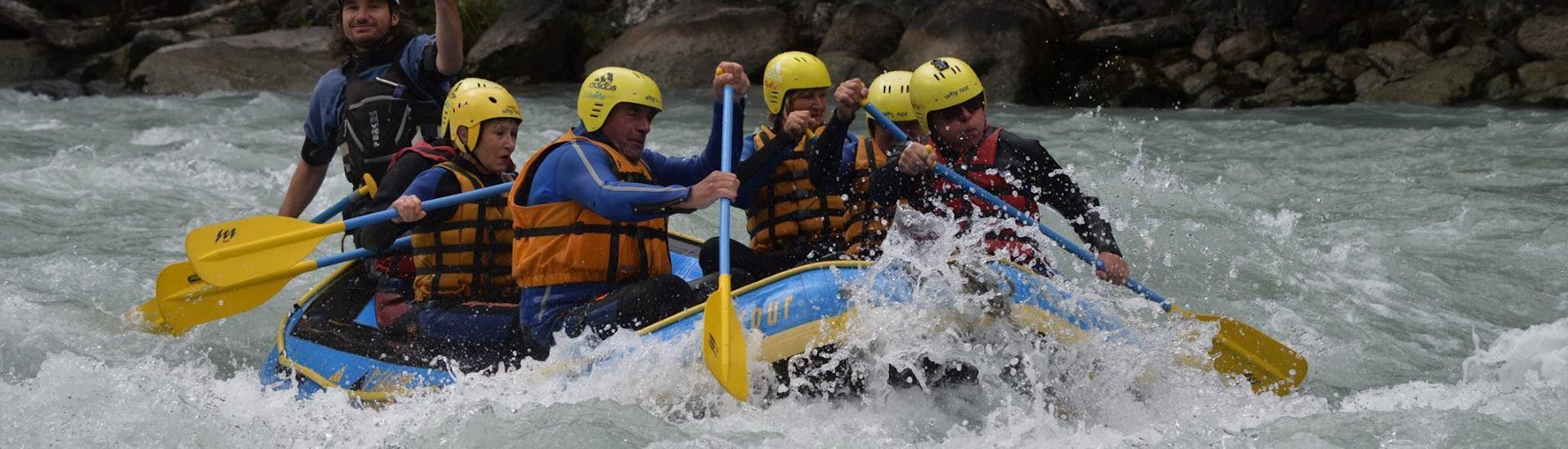 During the rafting "Extreme Tour" through Landeck Canyon, a group of rafting enthusiasts is concentrating on paddling through rapids with a certified rafting guide from WhyNot Adventures.