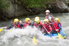 A group of friends is participating their Rafting on Isère River- Bellentre Centron activity with Franceraft.