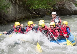 A group of friends is participating their Rafting on Isère River- Bellentre Centron activity with Franceraft.