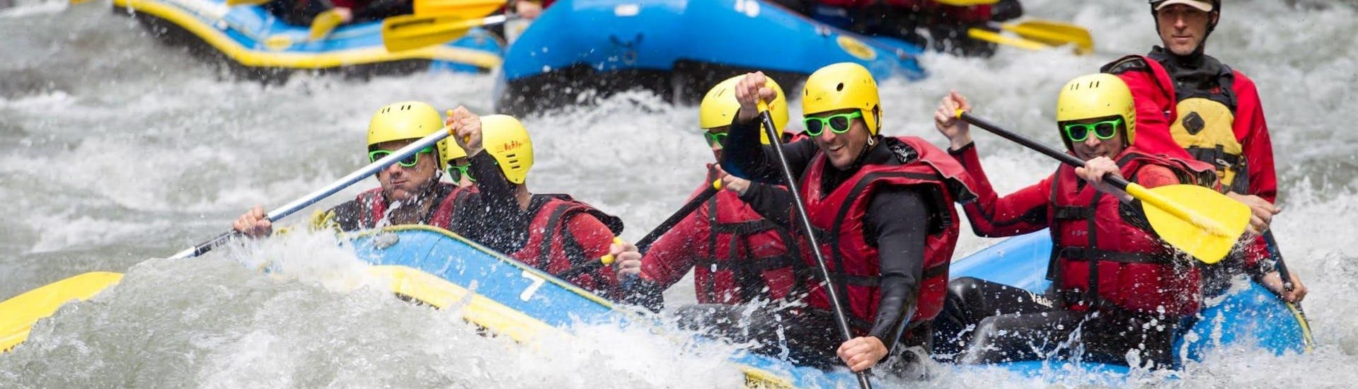 A group of friends is enjoying their Rafting on Isère River - Full Descent activity with Franceraft.