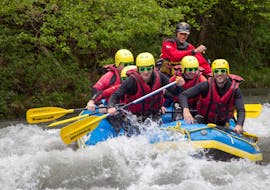A group is doing the Rafting on Isère River - Easy activity operated by Franceraft.