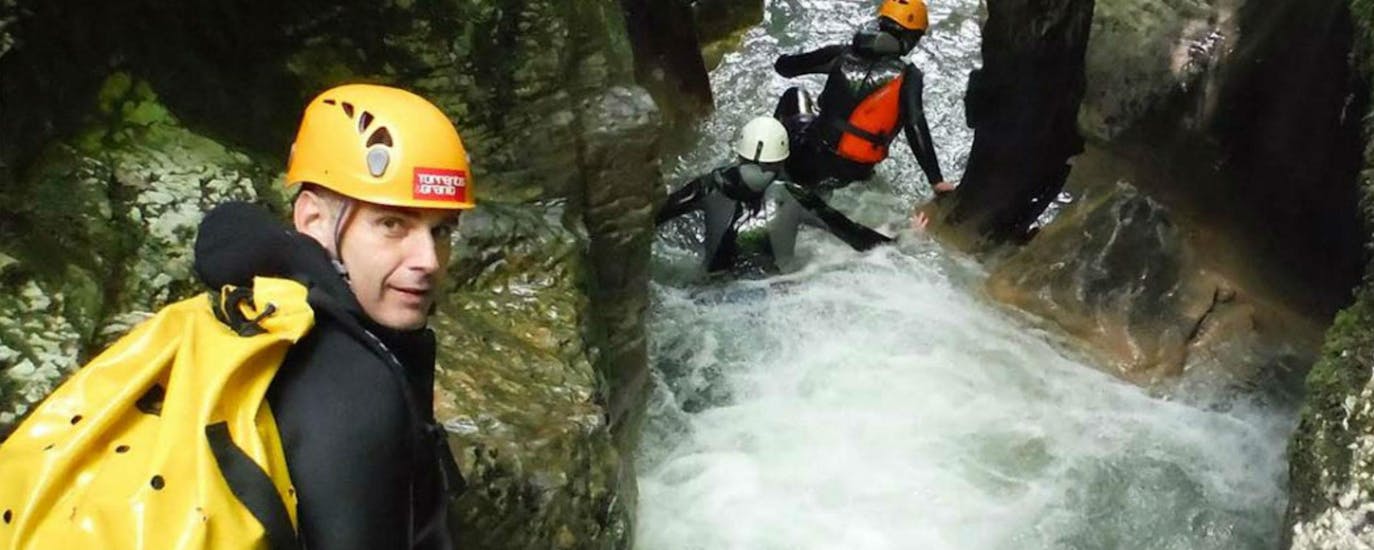 canyoning-day-discovery-haute-borne-torrents-et-granit-hero