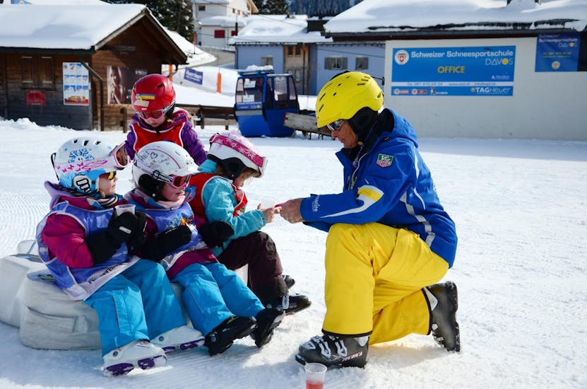 Clases de esquí para niños "Bolgen" (4-7 años) para debutantes.