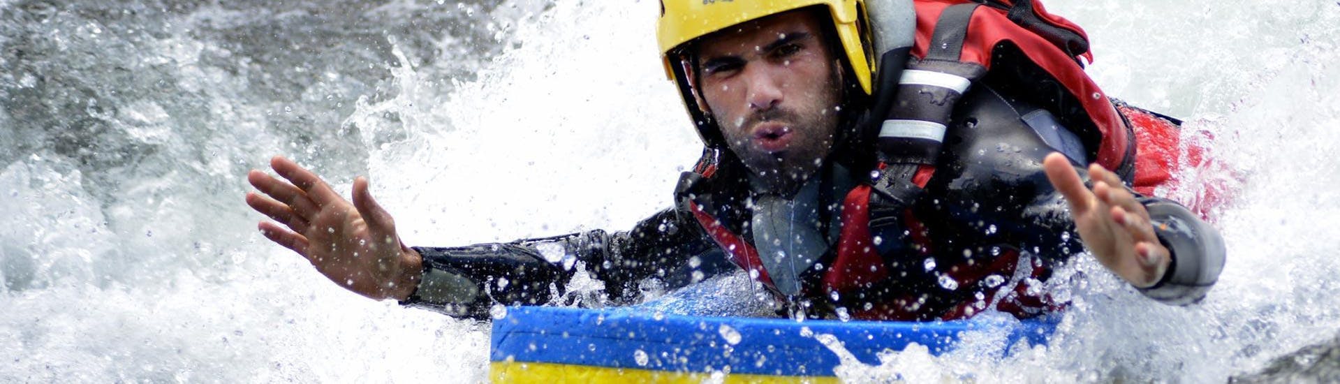 A man is on a hydrospeed on the nive with Cocktail Aventure.