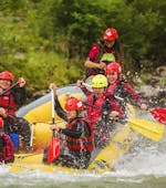A group of people riding the waves of Salzach River on their sportive rafting tour with Torrent Outdoor Experience.