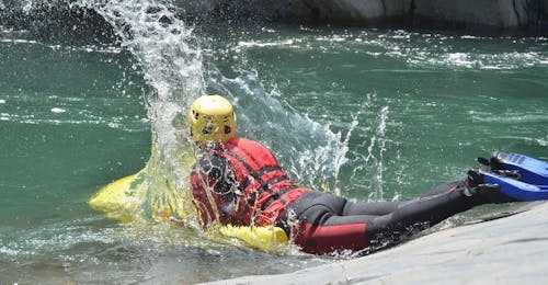 Rafting avanzado en Campertogno con Eddyline - The River Experience Valsesia Rafting avanzado en Campertogno con Eddyline - The River Experience Valsesia.