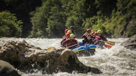 A group of friend who are celebrating a bachelor party with a rafting tour on the Salzach river with Torrent Outdoor Experience.