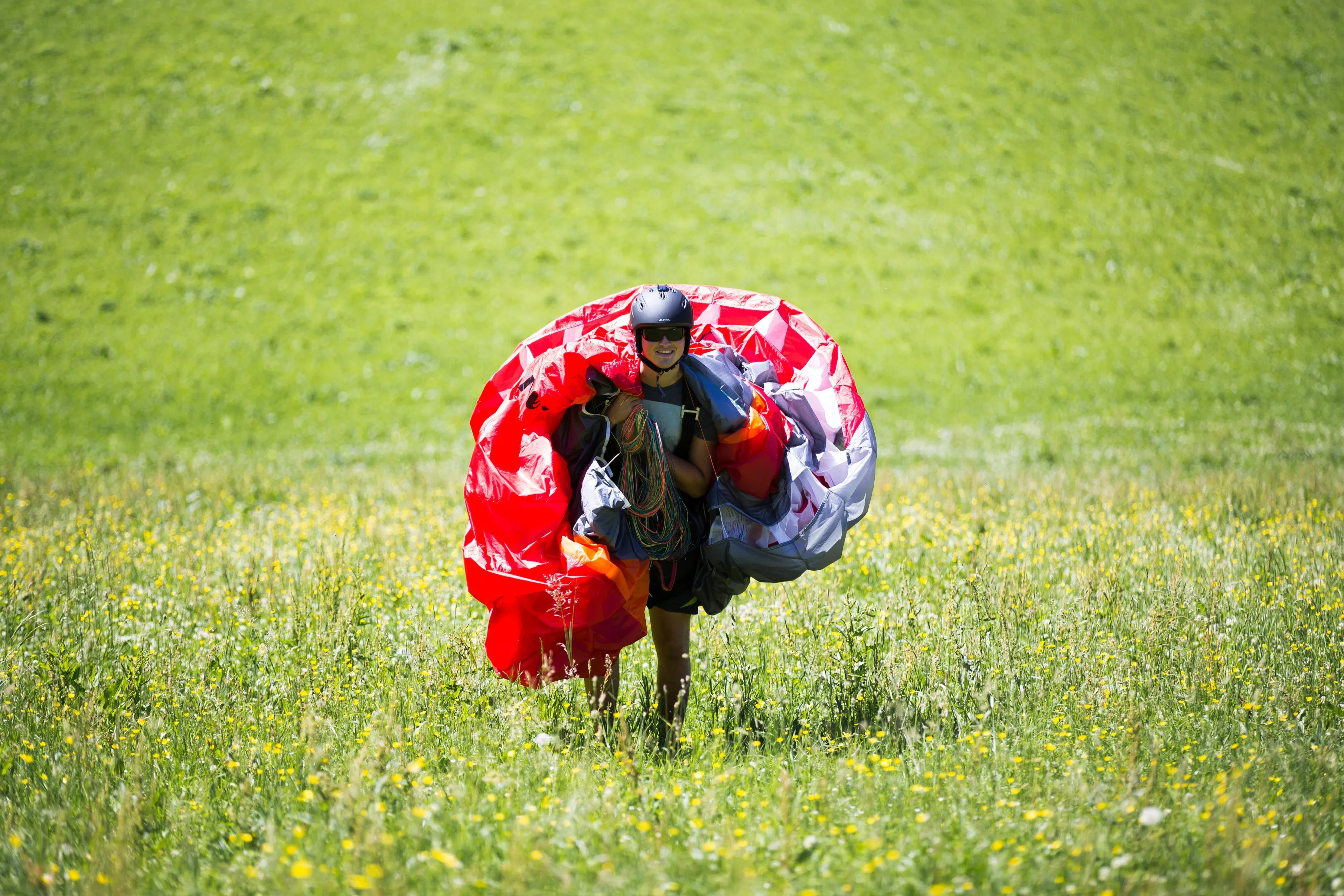 Halbtägiger Paragliding Schnupperkurs in Werfenweng mit Flugschule Austriafly Werfenweng Ein Kunde beim Halbtägiger Paragliding Schnupperkurs in Werfenweng mit Flugschule Austriafly Werfenweng