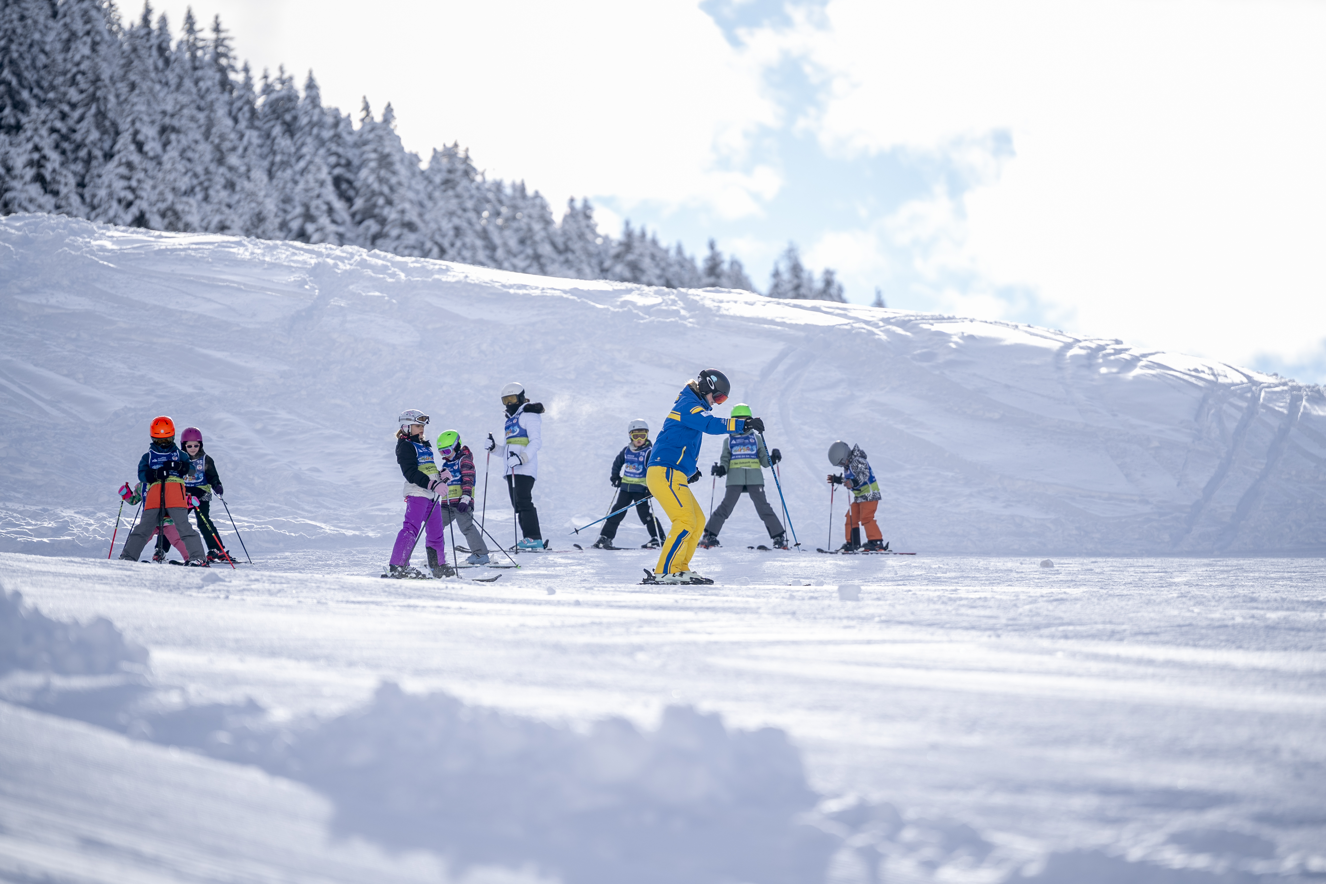 Kids Ski Lessons "Bolgen" (8-14 y.) for Advanced Skiers from Swiss Ski School Davos.