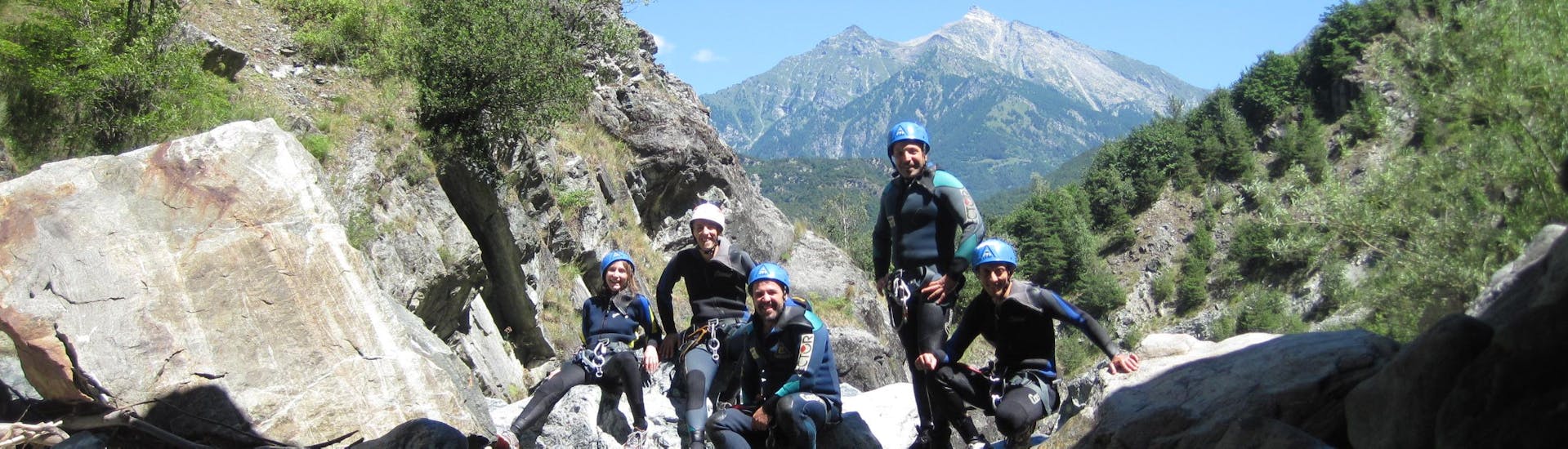 Photo des personnes pendant le Canyoning dans le Chalamy - Esprit sportif avec Canyoning Valle D'Aosta