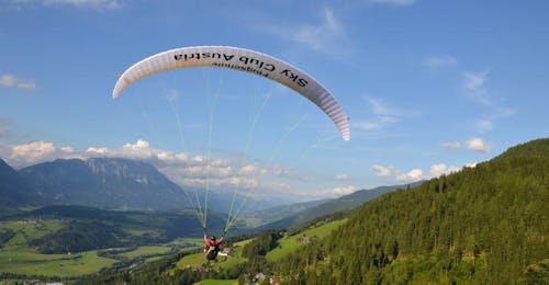 Panorama Tandem Paragliding in Gröbming (vanaf 6 j.) - Michaelerberg met Flugschule Sky Club Austria Gröbming Panorama Tandem Paragliding in Gröbming (vanaf 6 j.) - Michaelerberg met Flugschule Sky Club Austria Gröbming.