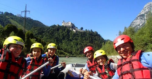 Fun Rafting op de de Salzach rivier met Crocodile sports Salzburg Mensen genieten Fun Rafting op de de Salzach rivier met Crocodile sports Salzburg .