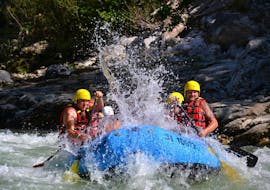 Picture of a group of friends enjoying the Half-Day Rafting on the Enns River in Gesäuse National Park with Adventure Outdoor Strobl.