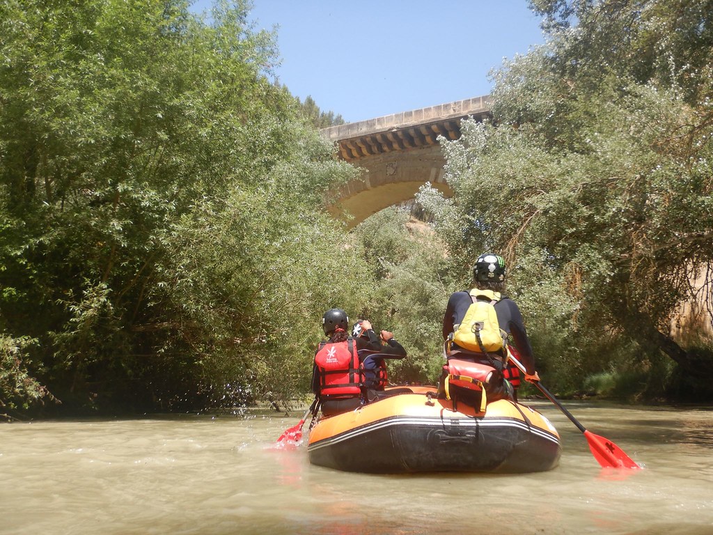 Rafting facile à Benamejí - Río Genil avec Karma Turismo Activo Andalucía.