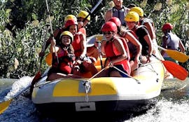 A group of friends is enjoying the Rafting "Classic" - Rio Segura with an experienced rafting guide from Rafting Murcia.