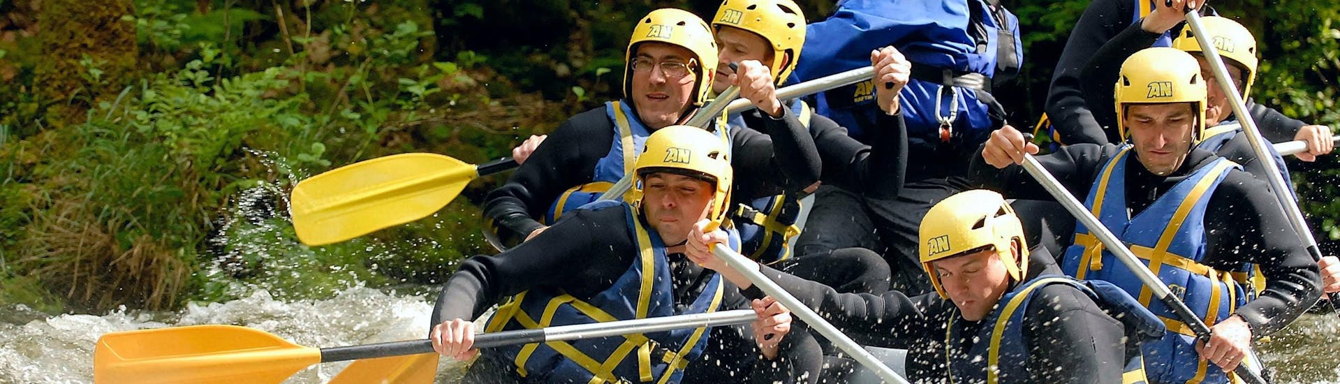A group of friends is facing rapids while Rafting on Le Chalaux River - Whitewater Cocktail with AN Rafting Morvan.