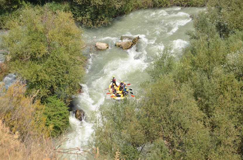 A group during White Water Rafting on the Genil River with OcioAventura Cerro Gordo.