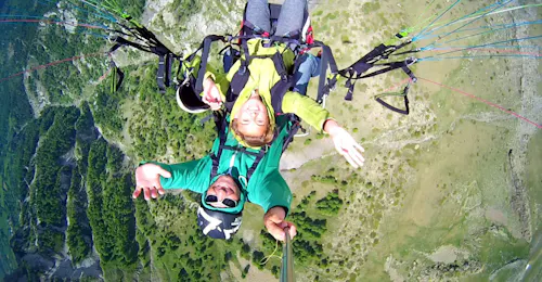 Volo acrobatico in parapendio biposto a Orcières (da 4 anni) - Ecrins National Park con Écrins Vol Libre Volo acrobatico in parapendio biposto a Orcières (da 4 anni) - Ecrins National Park con Écrins Vol Libre.