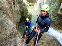 During the Canyoning in Torrente Vione of SKYclimber two young people face the 45 m abseil with a smile.