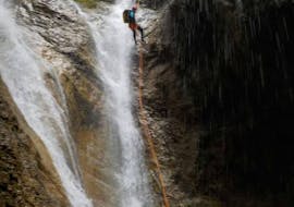 A participant canonying  in the Lapazosa Barranco during an acitivity offered by Aventura Raid Sarratillo.