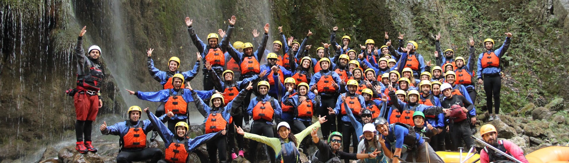 All the group gathered for a beautiful of picture full of joy and happiness during the Adventure Rafting in the Lao Gorges with Pollino Rafting.