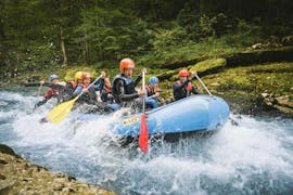 Picture of a group of friends enjoying their Half-Day Rafting on the Salza River with Adventure Outdoor Strobl (AOS) Gesäuse.