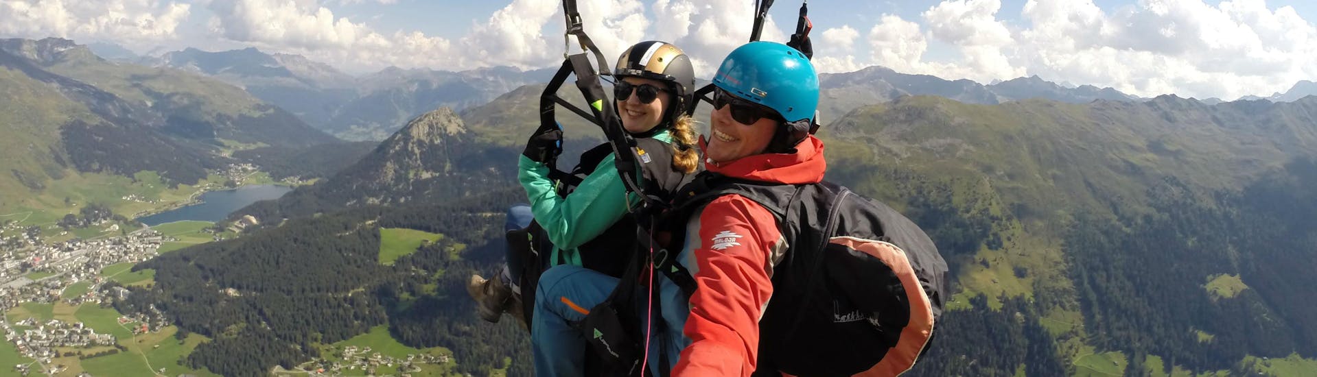 Classic Tandem Paragliding in Davos Klosters.