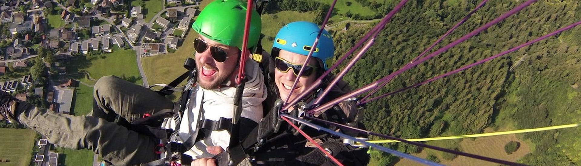 Tandem Paragliding in the Glarnerland &amp; Walensee - Couples with Robair Gleitschirmschule Saint-Gall - Hero image