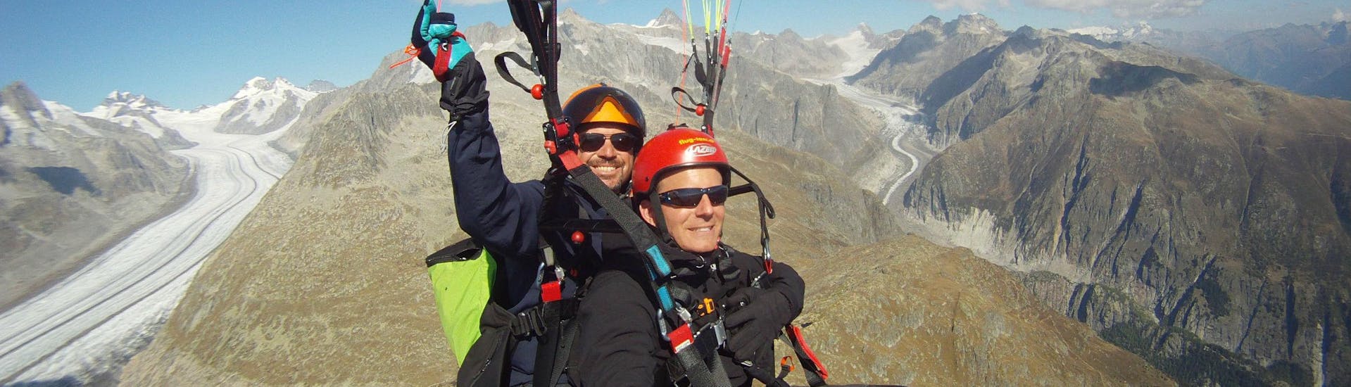 Tandem Paragliding over the Aletsch Arena - High Fly.