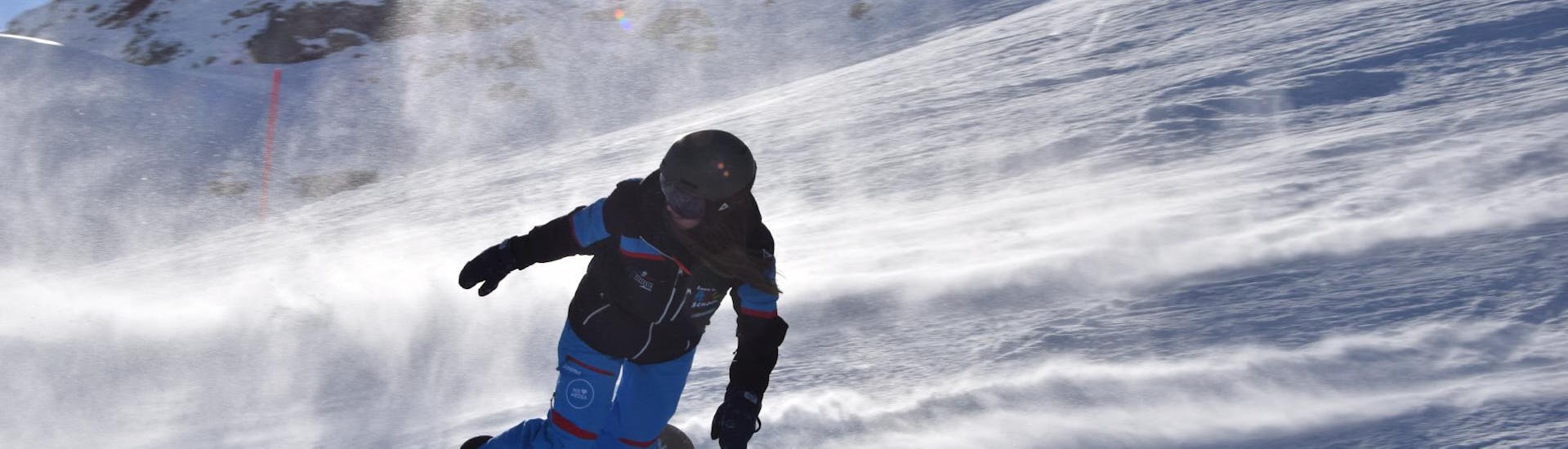 Clases de snowboard privadas para todos los niveles con ABC Snowsport School Arosa.