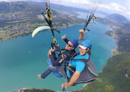 A man is having a flight during his Tandem Paragliding at Lake Annecy - Ascendance activity with FBI Parapente.