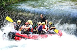 A group of participants having fun during the Rafting Classic on the Aniene River with Vivere l'Aniene.