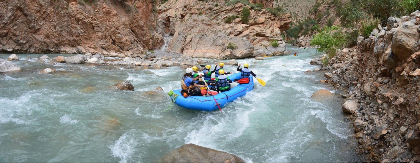 A group of friends doing Rafting on the Río Guadiana Menor.